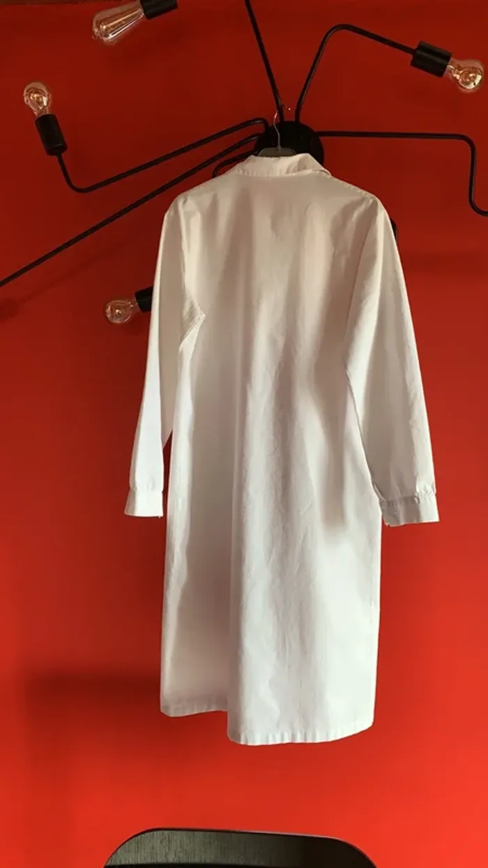 Blouse blanche spéciale femme - photo numéro 6