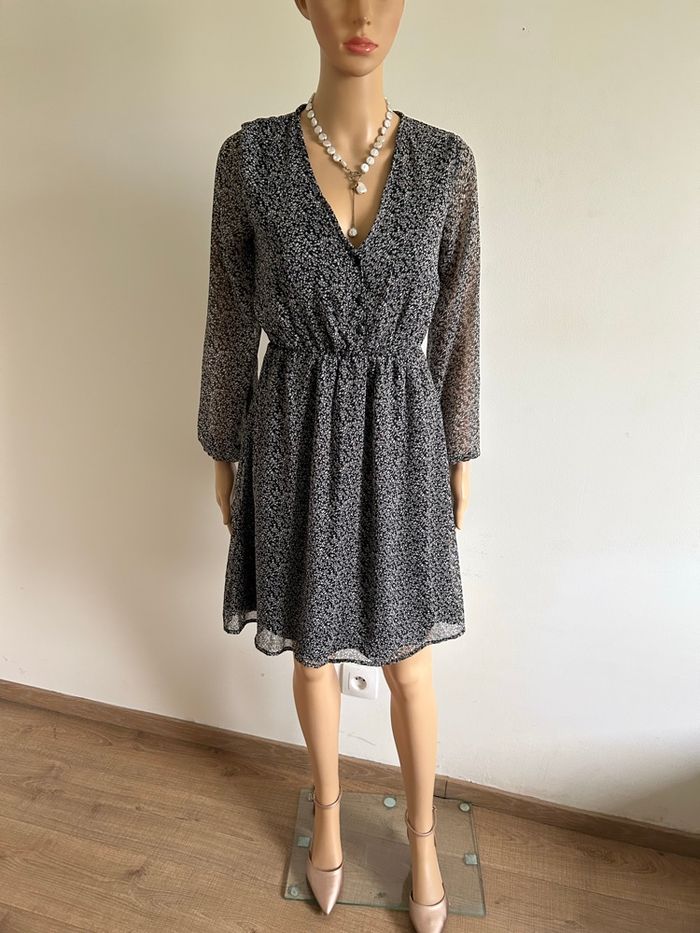 Robe noire et blanche neuve Only taille XS (valeur 33€) - photo numéro 3