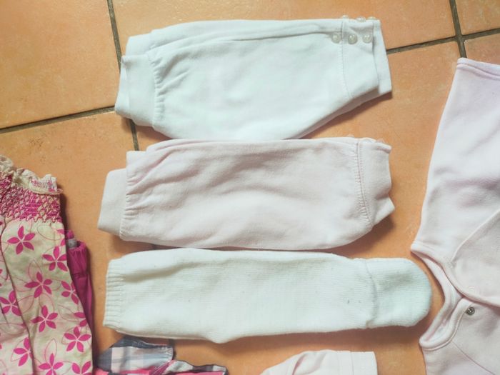 Lot de 16 vêtements taille naissance a 1 mois printemps été - photo numéro 3