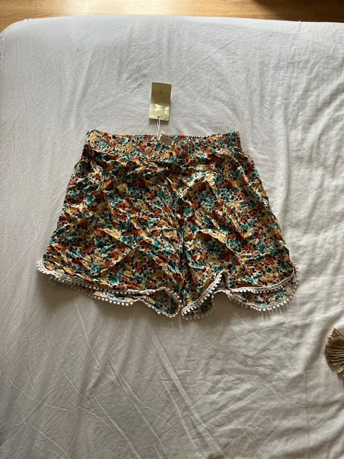 Short neuf