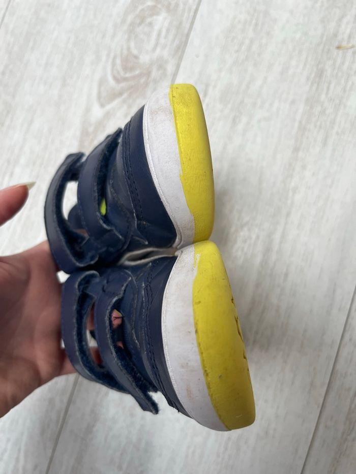 Baskets marines blanches Marque Puma taille 26 - photo numéro 8