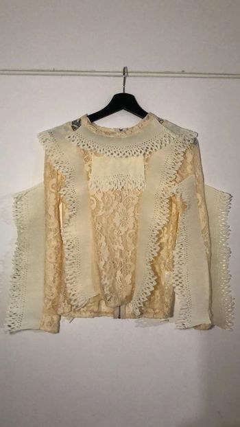 Blouse en dentelle blanche taille M