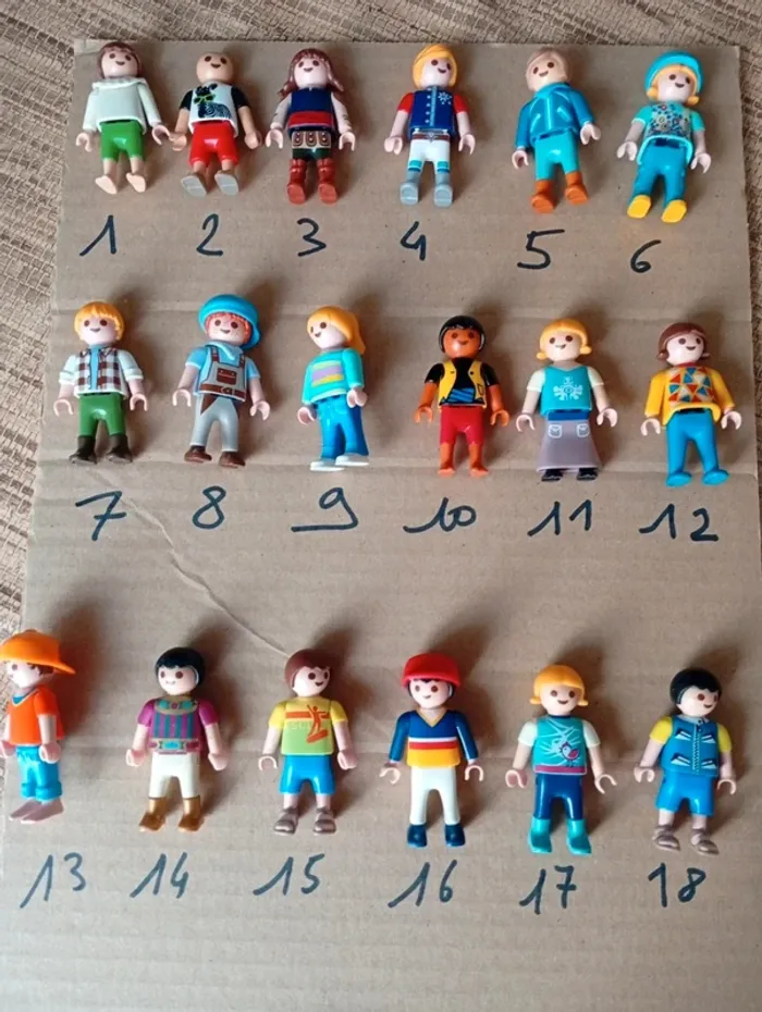 Lot de 33 Playmobil enfants