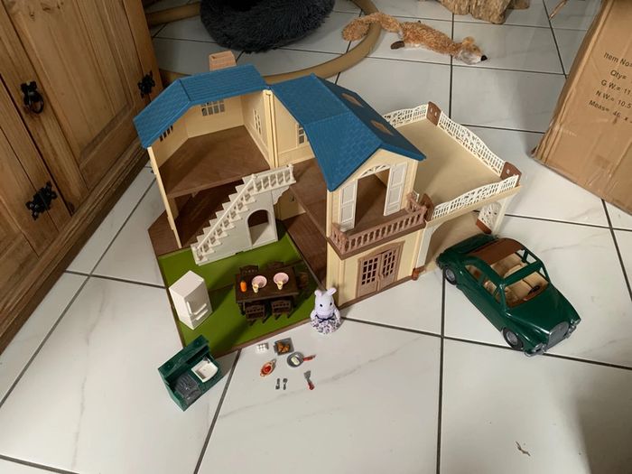 Grande maison Sylvanian avec voiture
