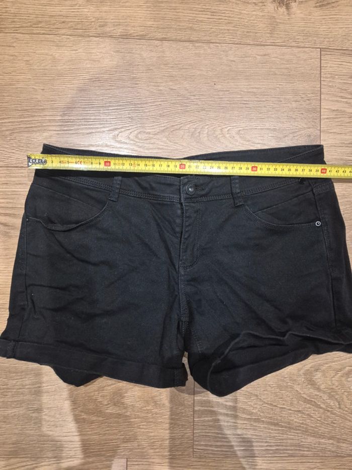 Short taille 40 neuf - photo numéro 4