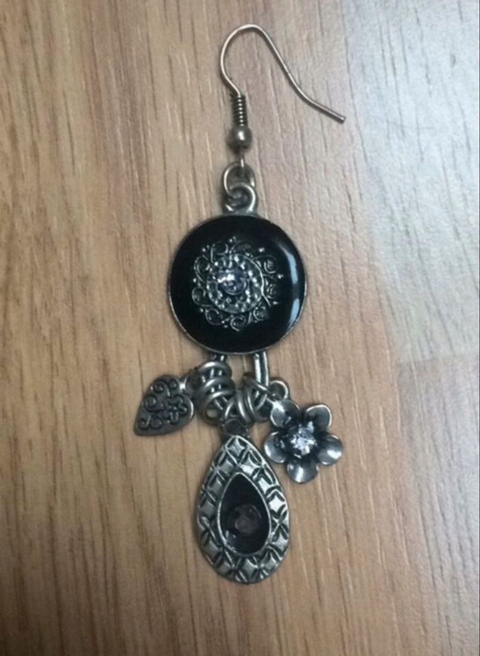 Boucle d’oreille avec 3 pendentifs - photo numéro 2