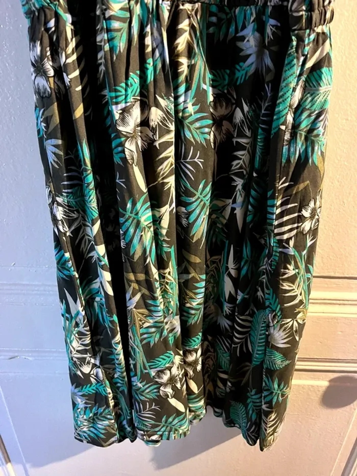 Robe neuve fleurie verte la halle taille 38 - photo numéro 8