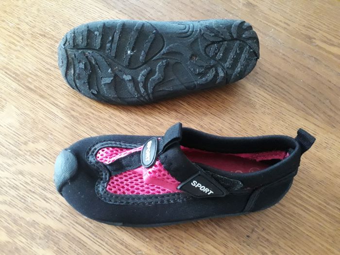 Chaussures aquatiques fille noire et rose Sport P 28 - photo numéro 4