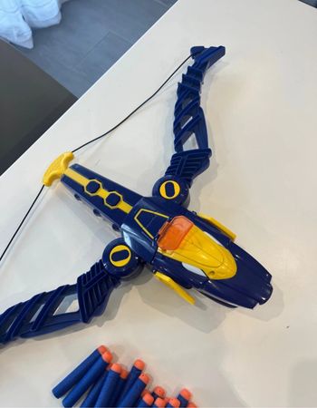 Power Rangers Beast Morphers Beast-X King Mega Arc de fléchettes avec Lancement de fléchettes Nerf