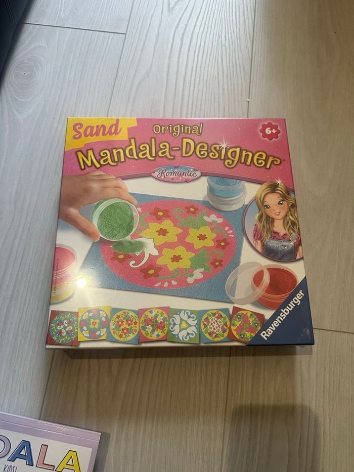 Mandala sable coloré neuf