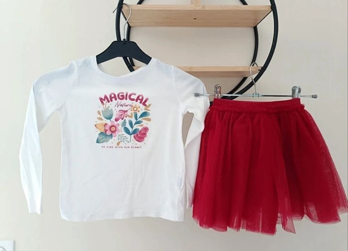 4 ans ensemble teeshirt kiabi et jupe tape a l'oeil