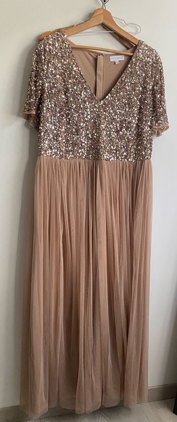 Robe longue en tulle avec sequins