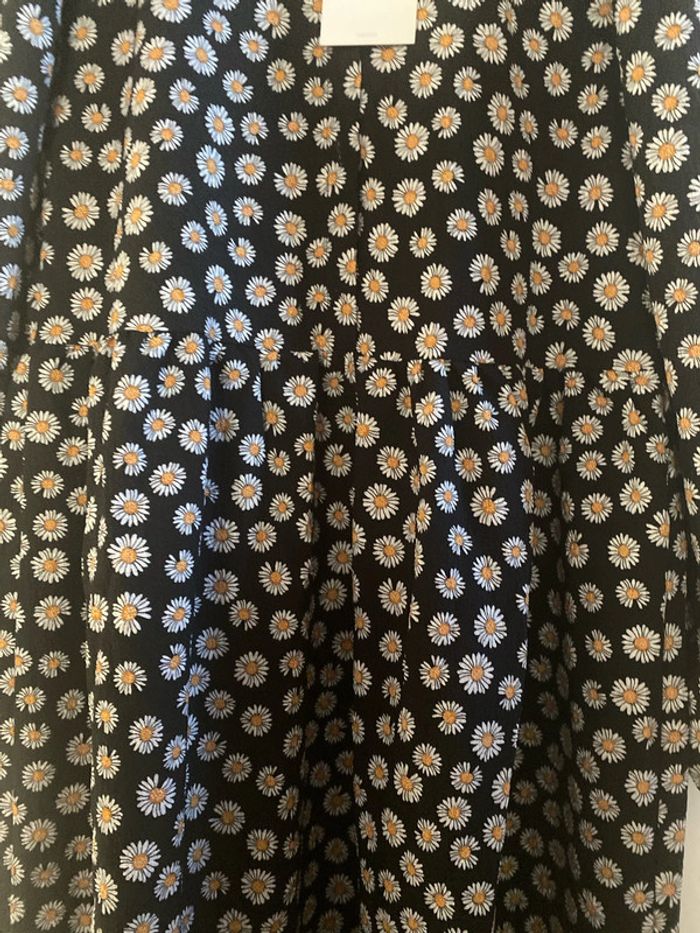 Robe longue Vila motif marguerites taille 34 coupe large Neuve - photo numéro 4