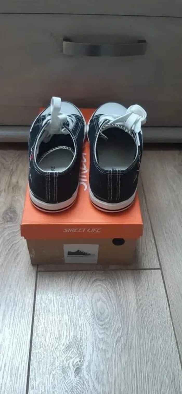Chaussures basses 35 noires motif coeur - photo numéro 5