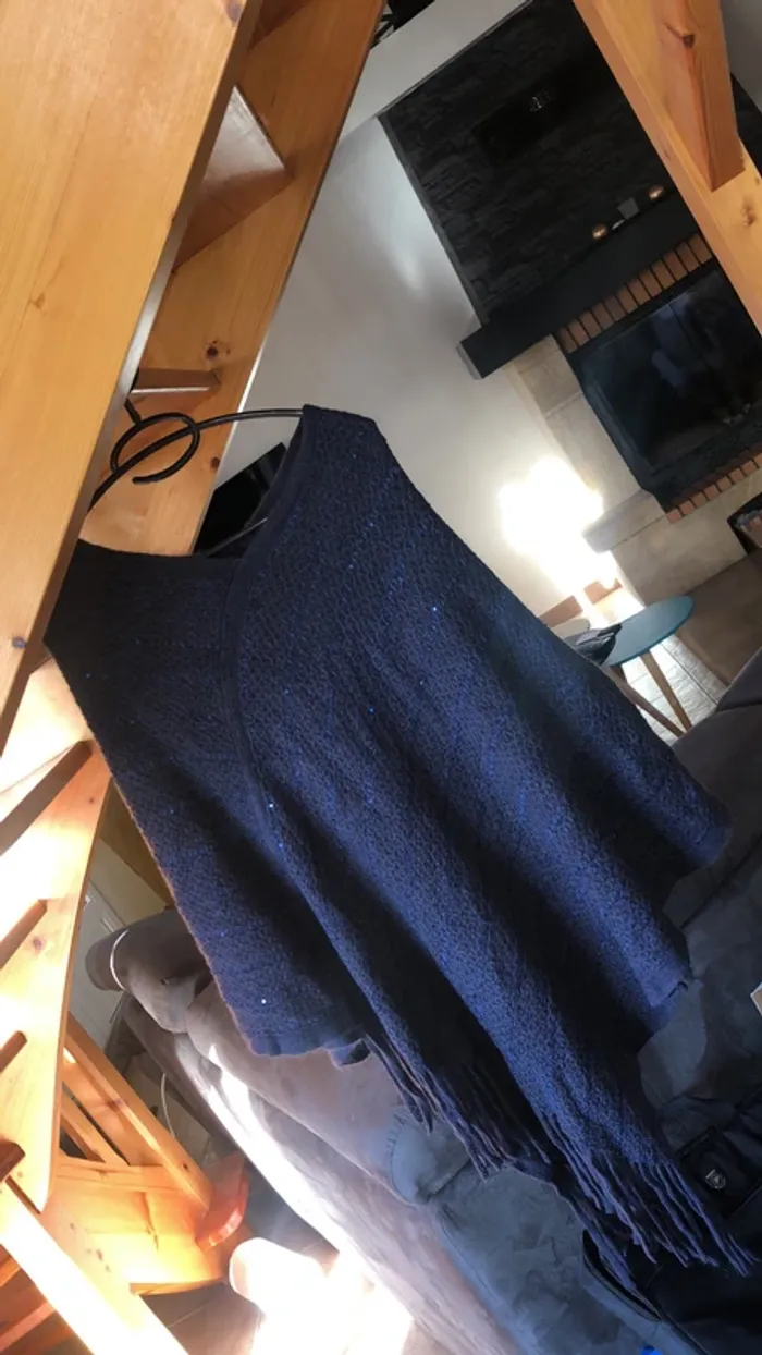 Cape bleu nuit avec petit strass pailleté - photo numéro 2