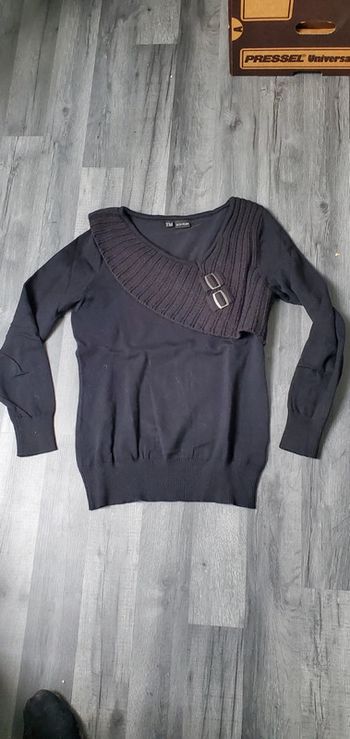 Pull noir à boucles