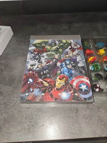 [NEUF] Calendrier de l'avent figurines super héros