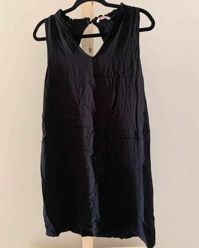 📌 Haut noir Camaïeu – Taille M