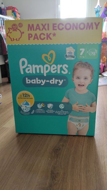 Carton maxi economy pack Pampers baby dry taille 7