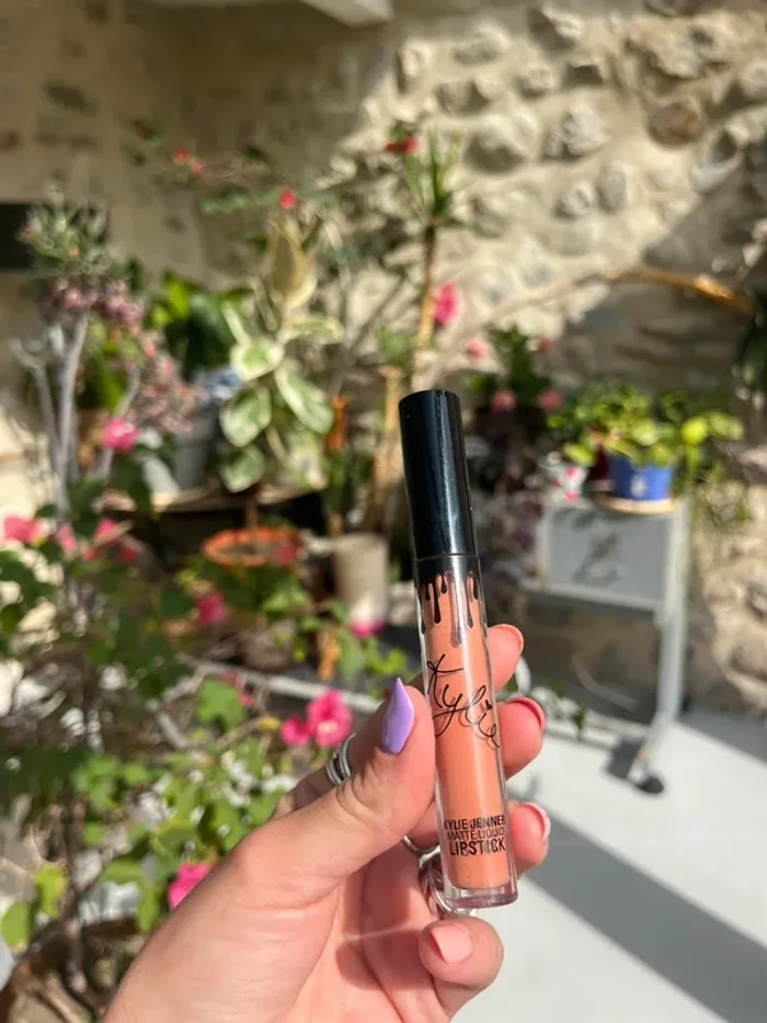 Kylie jenner cosmetics - Matte liquid lipstick dirty peach