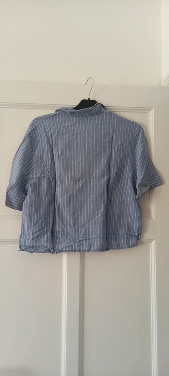 Chemisette manches courtes bershka 38 bleue rayures blanches - photo numéro 2