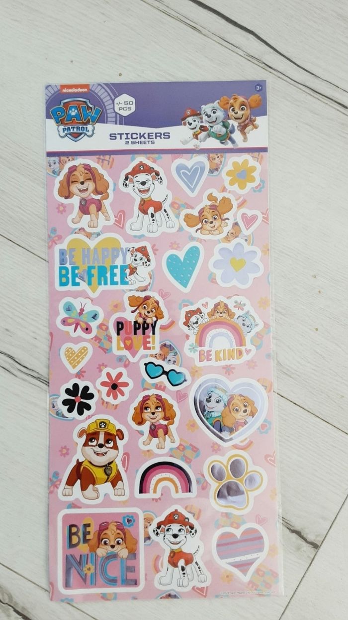 Stickers environ 50 autocollants Pat patrouille Paw patrol sous blister Neufs - photo numéro 2