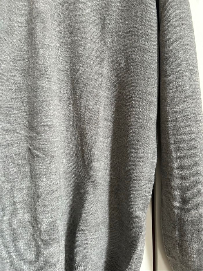 Pull gris uni Col V Homme Primark Tailles M-L - photo numéro 4