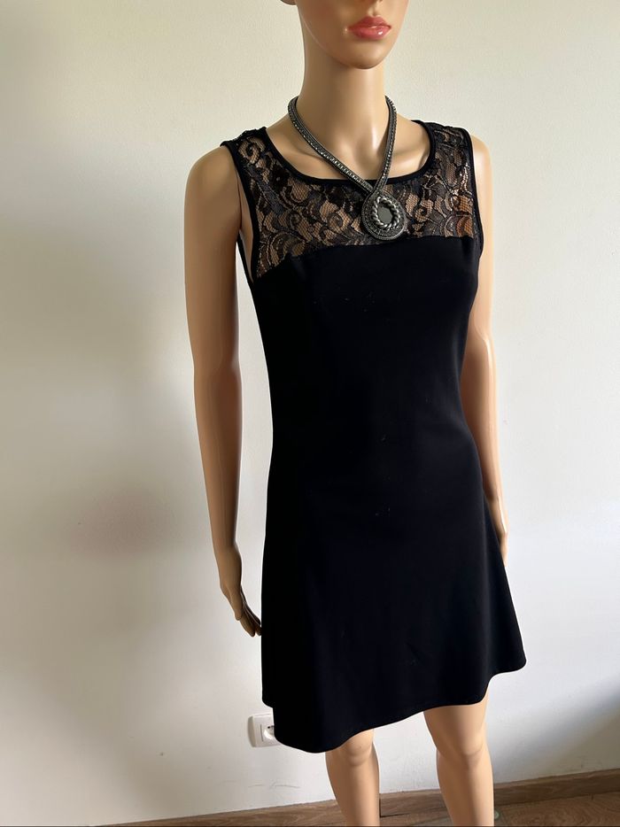 Robe noire sans manches avec dentelle Morgan taille S excellent état - photo numéro 2
