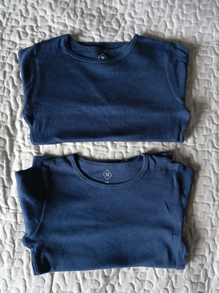 Lot de deux Tee-shirts maillots de corps taille 5-6 ans