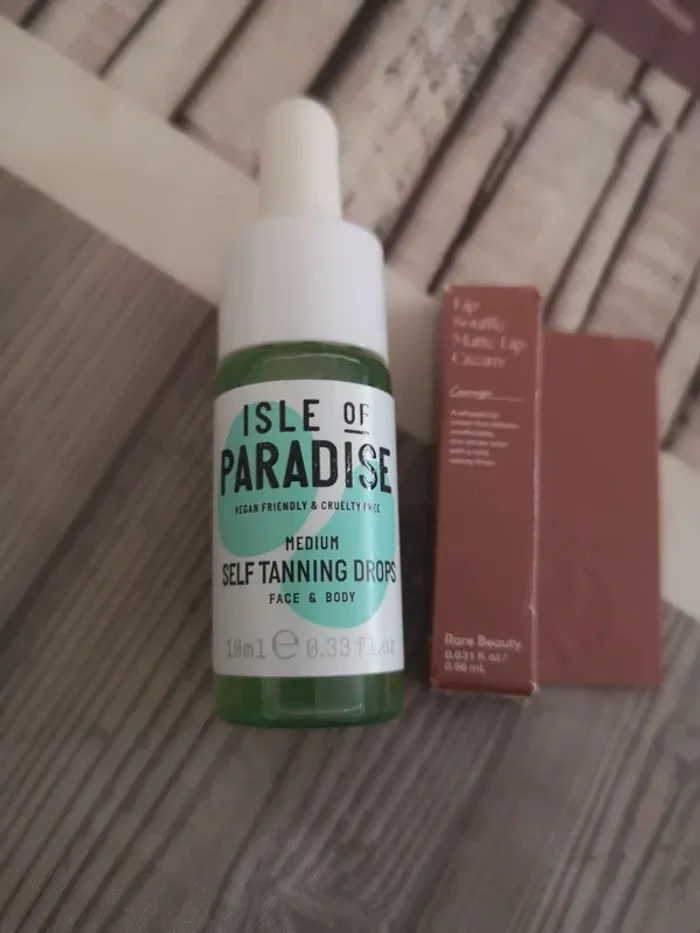 Lot de cosmétiques rare beauty et isle of paradise - photo numéro 3