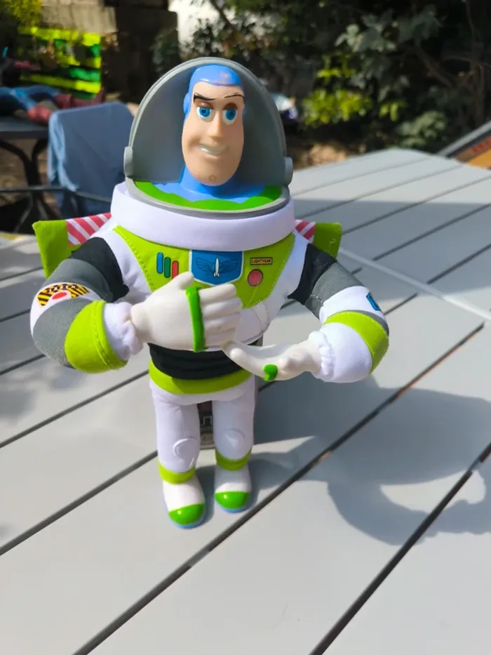 Peluche rigide buzz l'éclair toy story 30cm Disneyland Paris - photo numéro 5