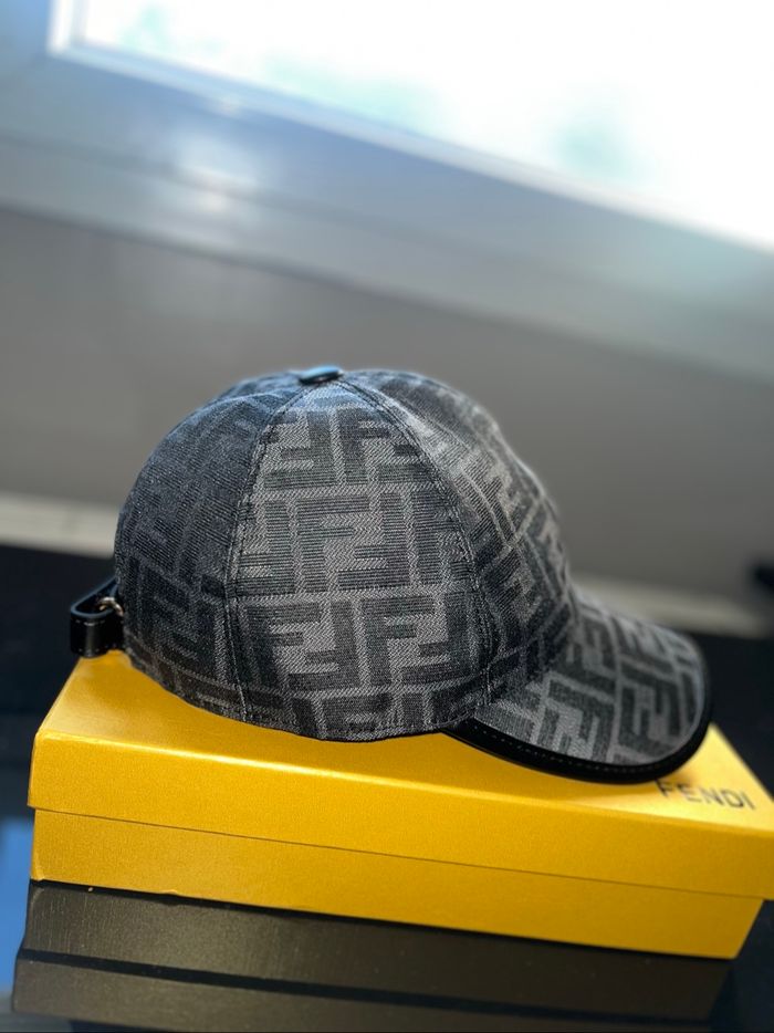 Casquette fendi - photo numéro 2