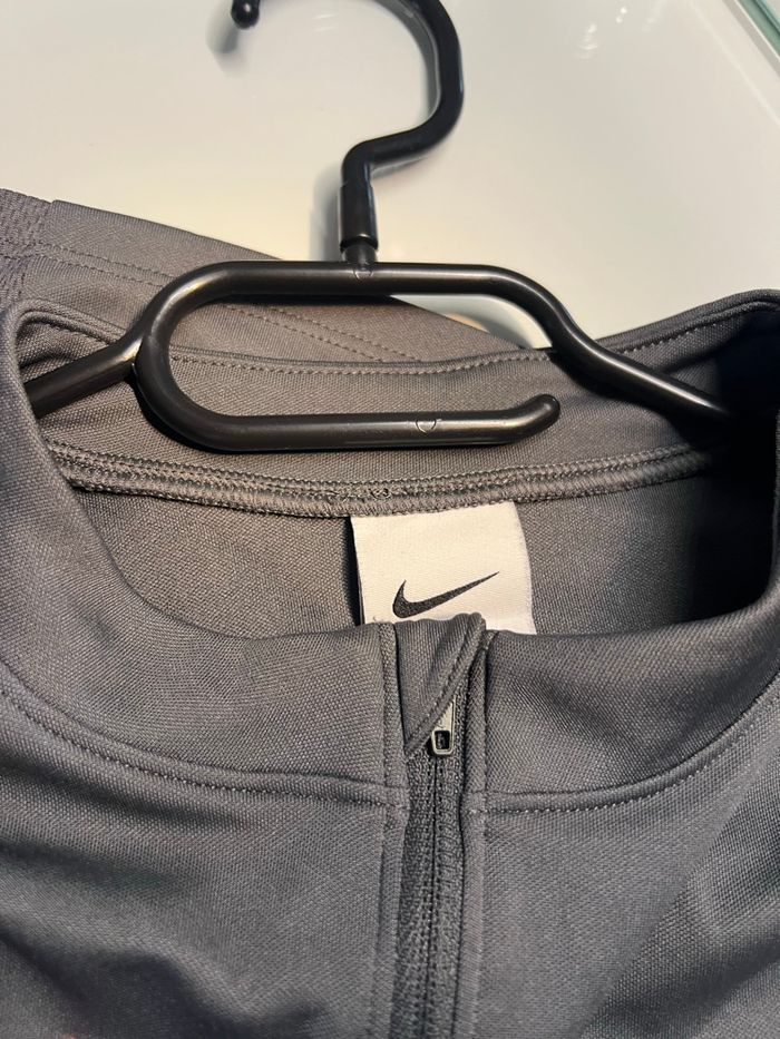 Haut Nike - photo numéro 2