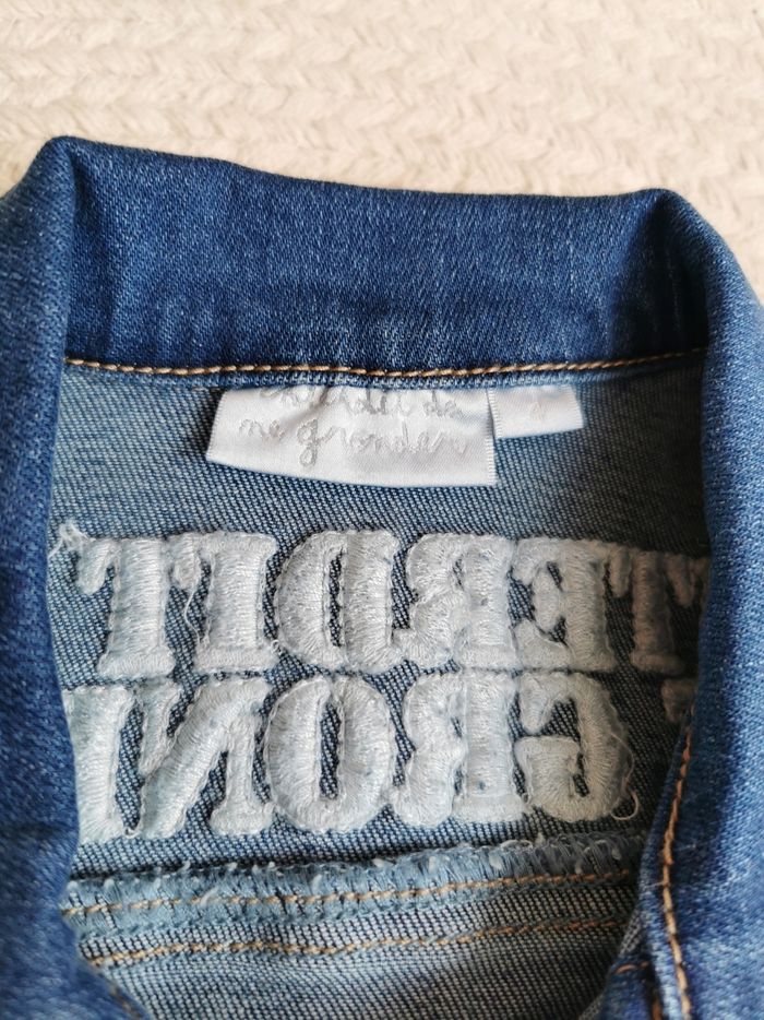 Veste en jeans Neuve interdit de me gronder garçon /fille 4 ans - photo numéro 3