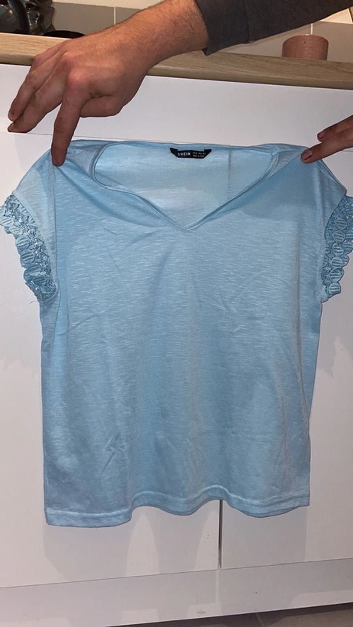 Tee shirt bleu et dentelle