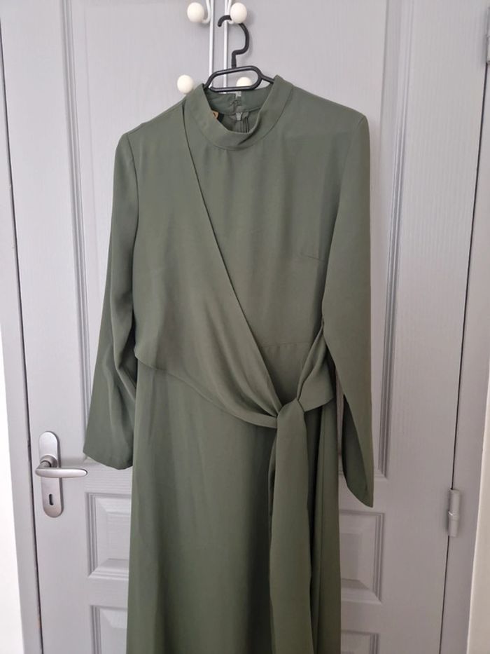 Robe longue à nouer kaki taille M Très bon état - photo numéro 3