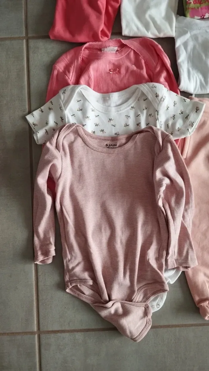 Lot de 14 vêtements enfant fille 24 mois 2 ans - photo numéro 2