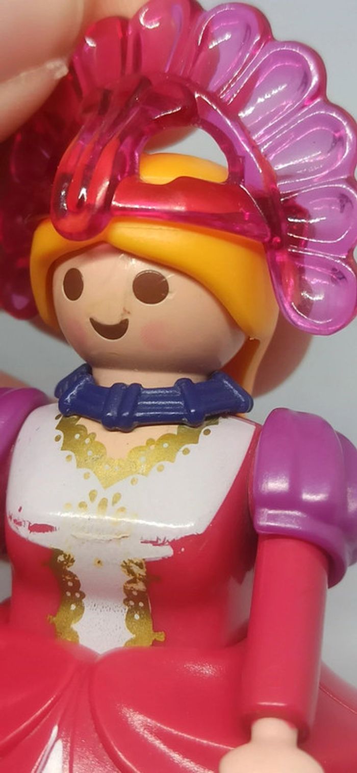 Femme princesse blonde avec collier bleu playmobil - photo numéro 2