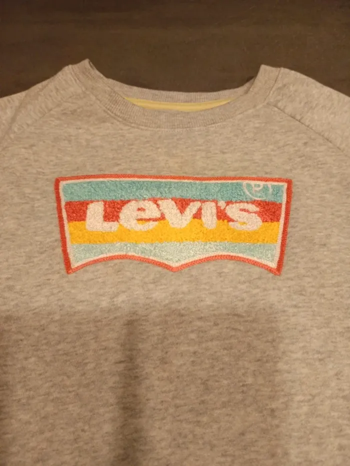 Vends sweat Levi's taille 12 ans.