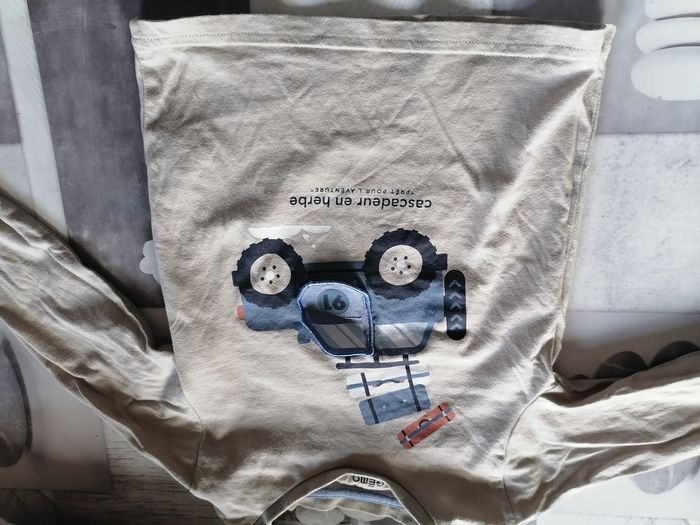 Tee shirt