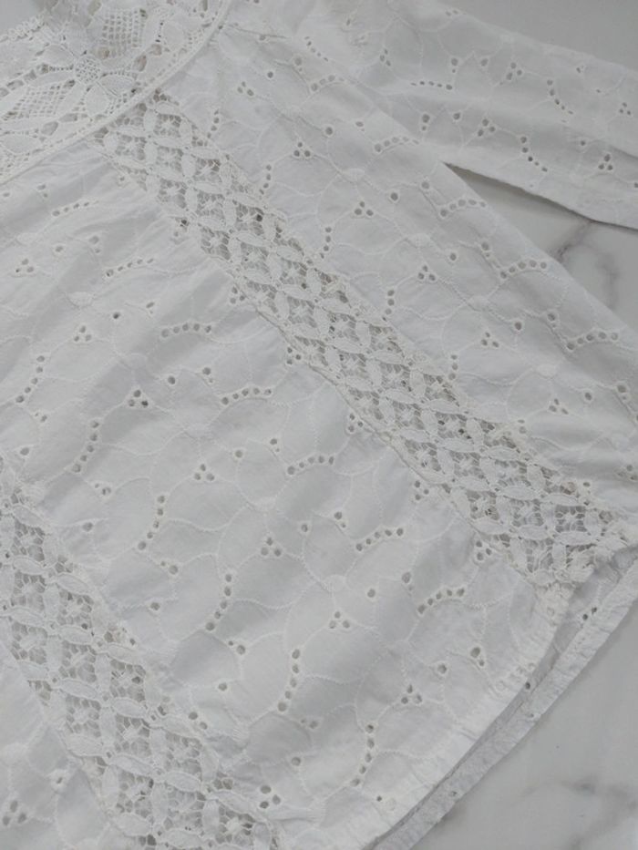 Top blanc épaules dénudées broderies anglaises taille L - photo numéro 4