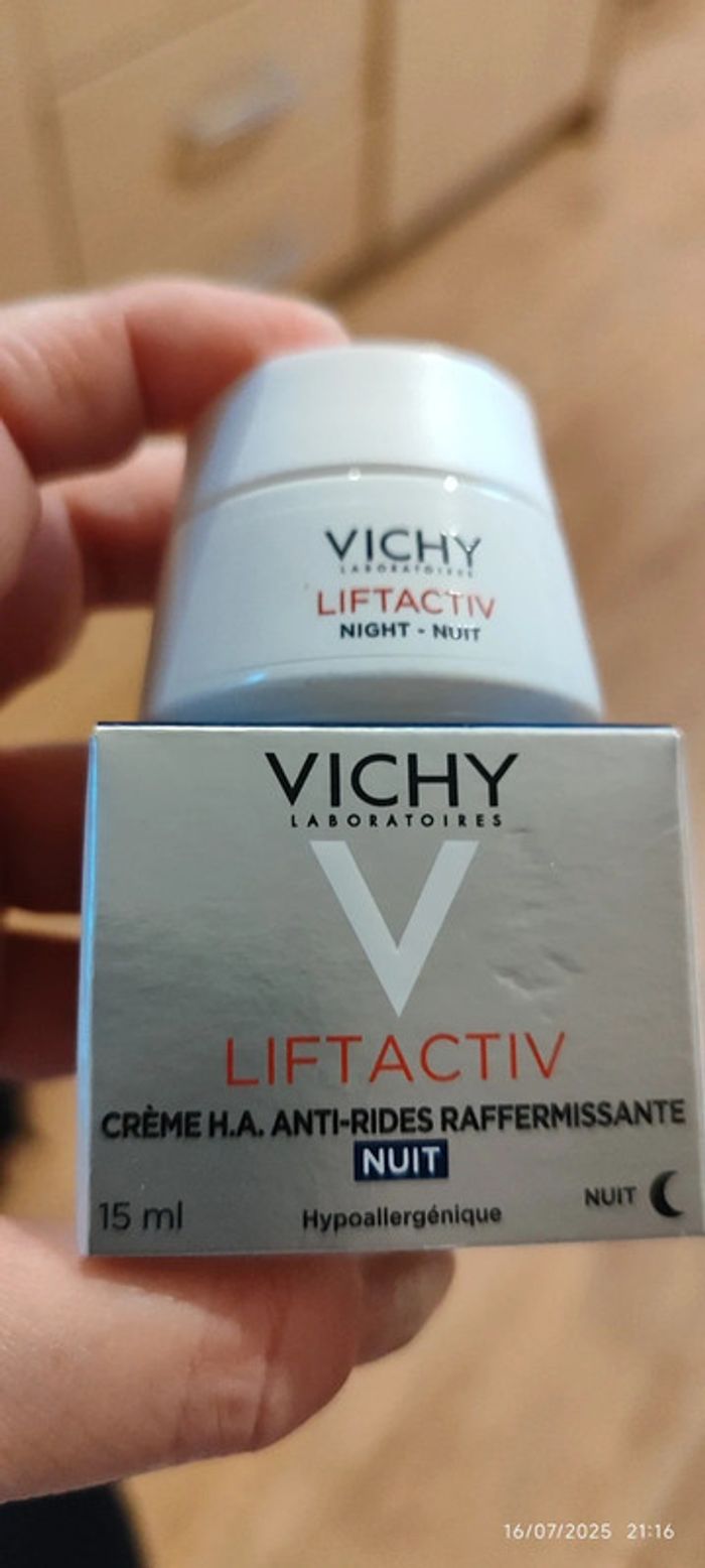Vichy
Lift Activ Crème H.A. de Nuit Anti-Rides Raffermissante, 50ml - photo numéro 4