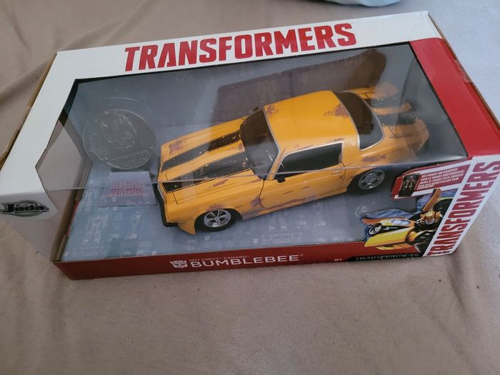 Hasbro véhicule Bumblebee 1977 chevy Camaro échelle 1/24eme NEUVE