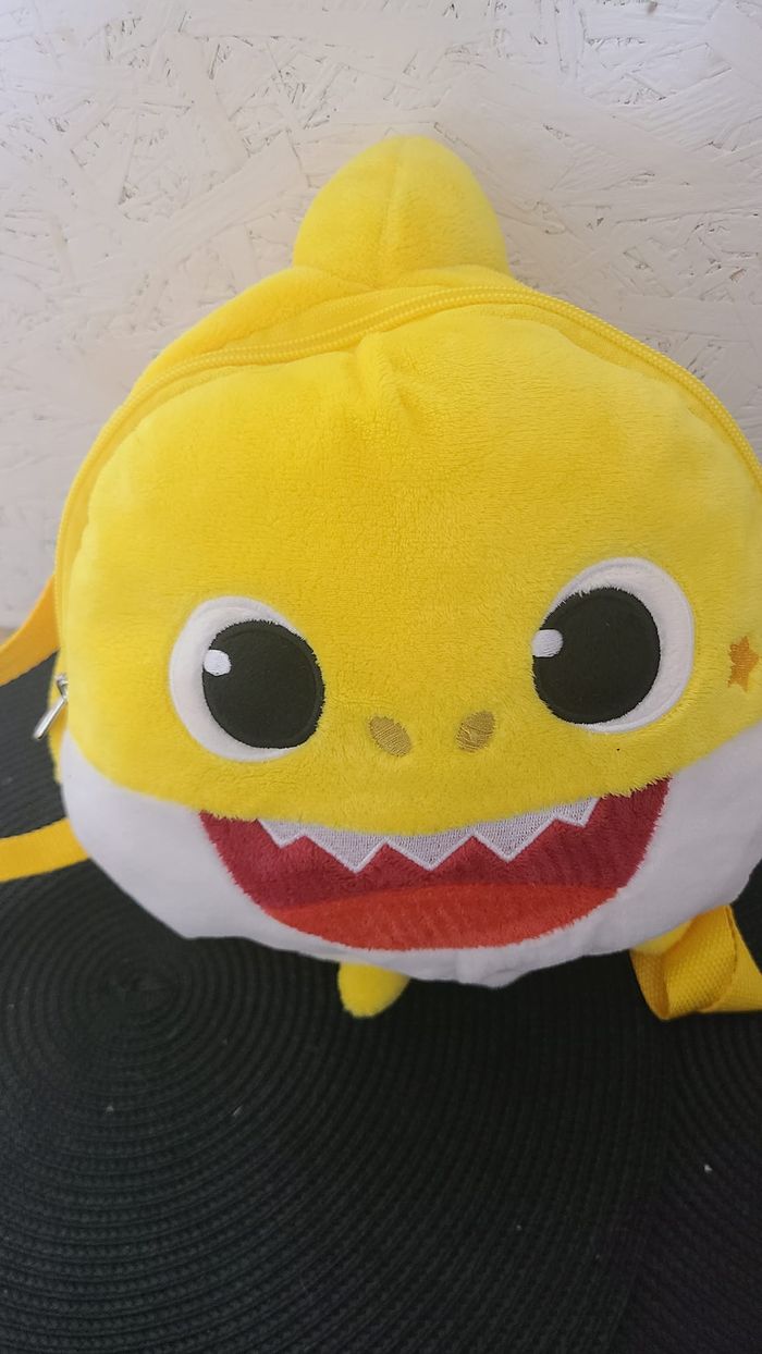 Sac à dos baby shark en peluche- Pinkfong - photo numéro 3