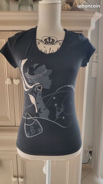 Tee shirt noir et strass styleBurberry taille 38