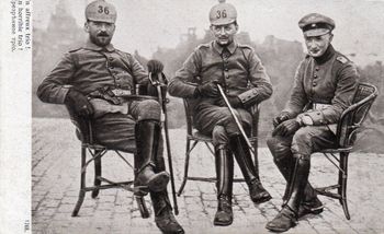 CPA - UN AFFREUX TRIO SOLDATS ENNEMIS! -N°7400