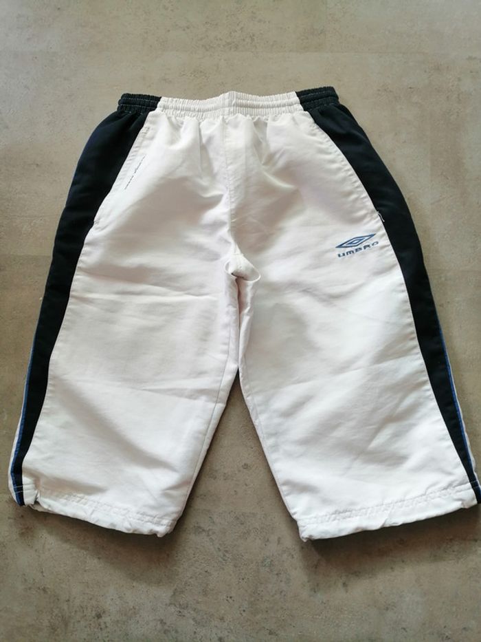 Pantacourt blanc et bleu marine Umbro Taille 12/14 ans