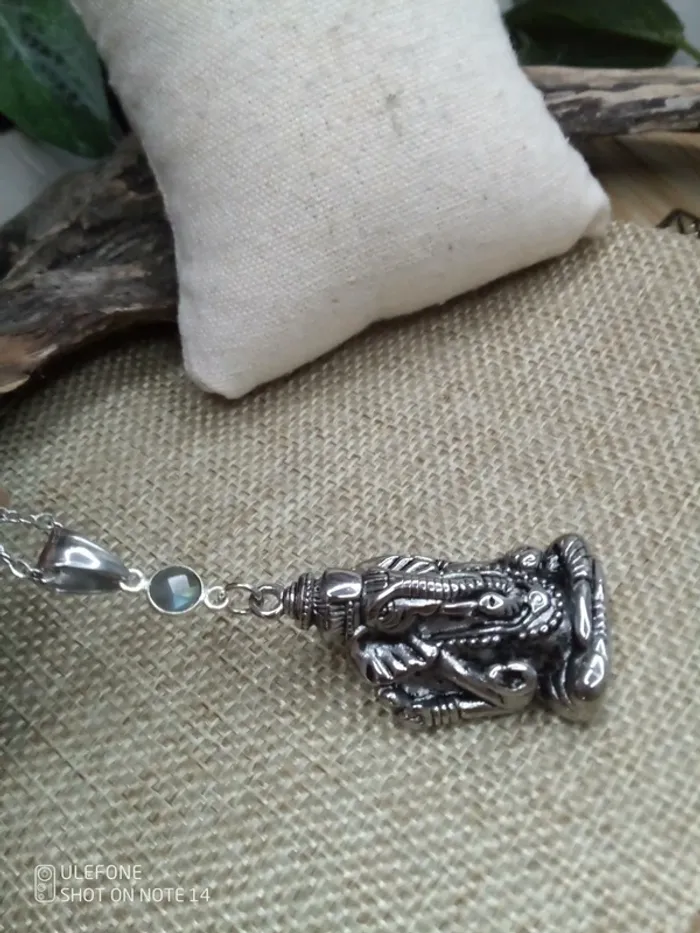 Collier pendentif Ganesh argenté et pierre naturelle de labradorite - photo numéro 2