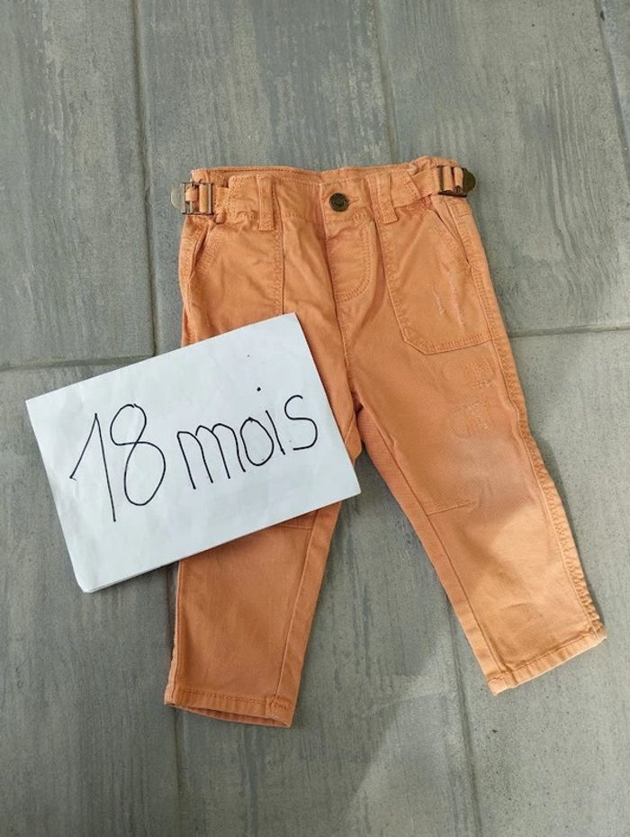 Lot n°343 Pantalon Tape à l'oeil 18 mois