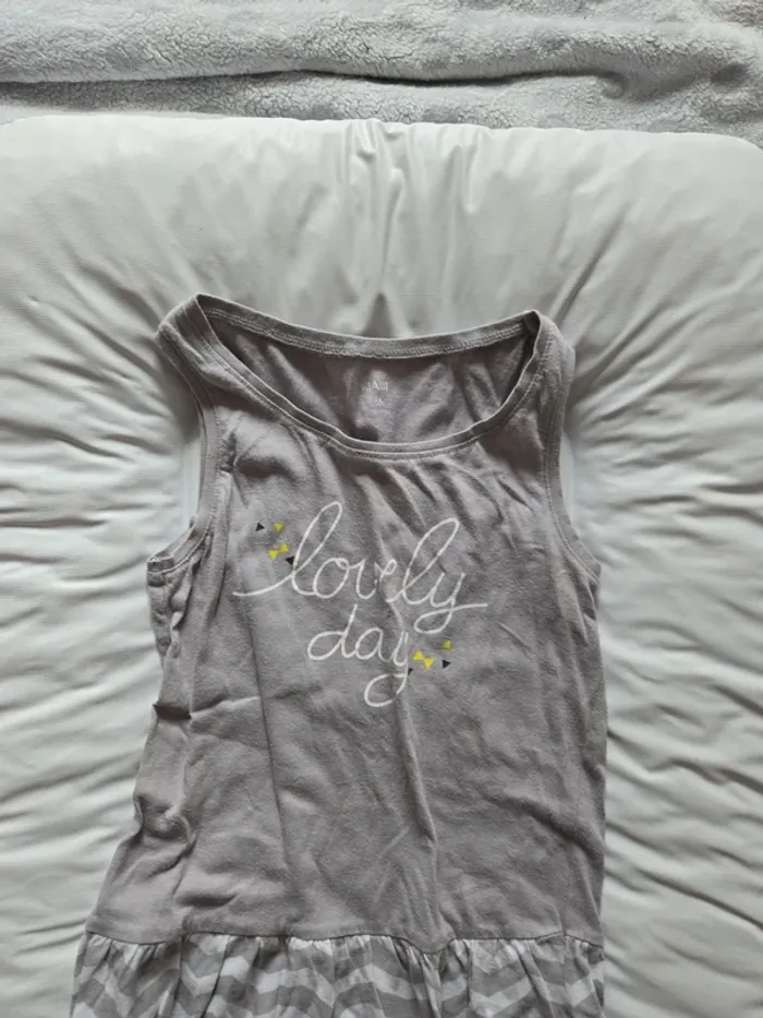 Robe kiabi taille 6 ans - photo numéro 4